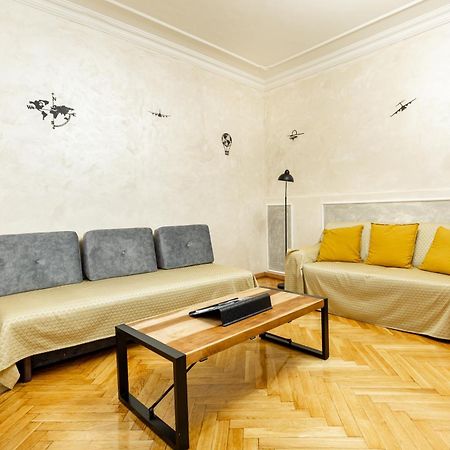 Mari&Emi Flat In Corvin Apartment Budapest Exterior photo